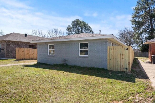 613 Lenora St in Jacksonville, AR - Building Photo - Building Photo