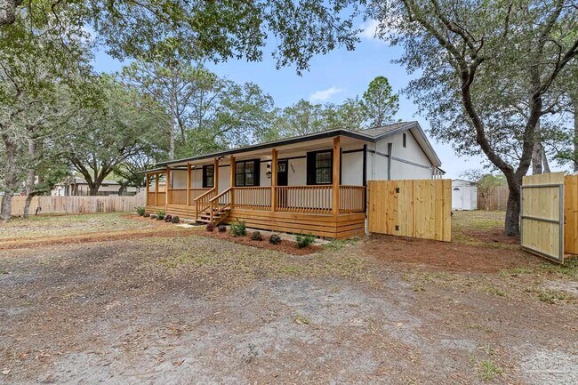 5968 Capitol Dr in Gulf Breeze, FL - Building Photo - Building Photo