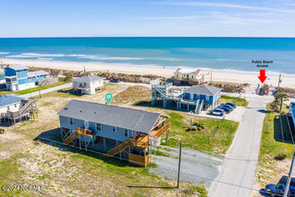 7205 10th Ave in North Topsail Beach, NC - Building Photo - Building Photo