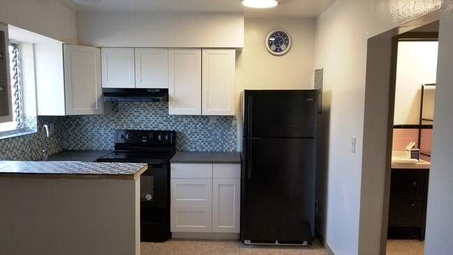 619 NE 7th St, Unit 1Bedroom in Hallandale Beach, FL - Foto de edificio - Building Photo