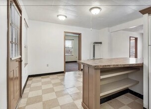 82 Woodland St, Unit 2 in Fitchburg, MA - Foto de edificio - Building Photo