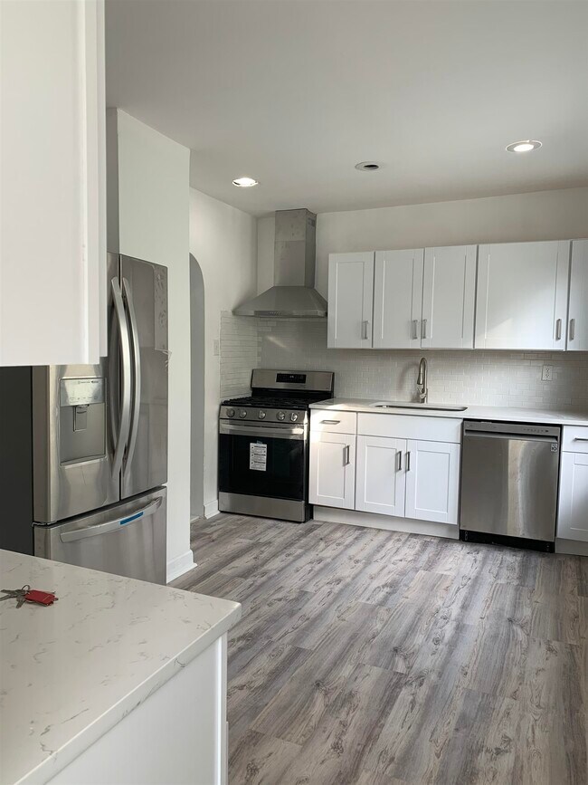 property at 22 E 39th St