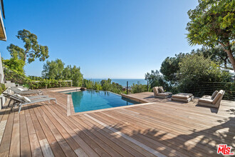 23812 Malibu Crest Dr in Malibu, CA - Building Photo - Building Photo