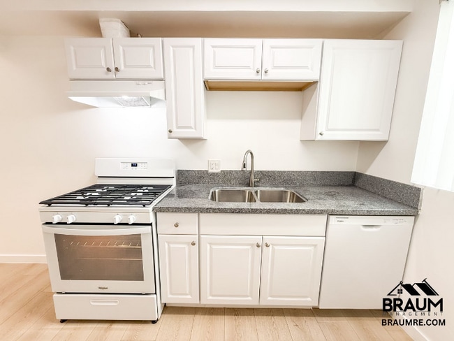 2043 S Bedford St in Los Angeles, CA - Building Photo - Building Photo