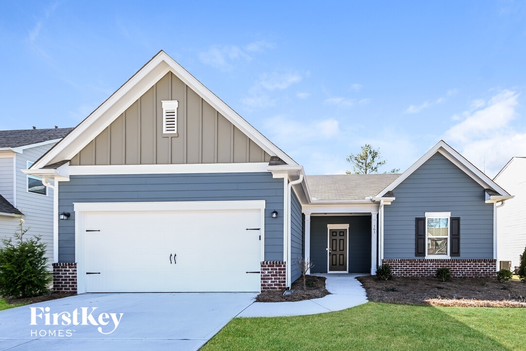 161 Greatwood Ln in Villa Rica, GA - Foto de edificio