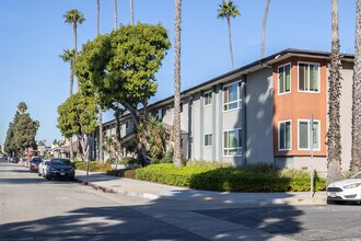 Crenshaw Manor in Inglewood, CA - Foto de edificio - Other