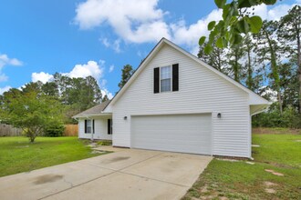 107 Yaupon Ct in Raeford, NC - Building Photo - Building Photo