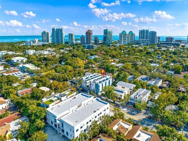 2926 Bird Ave, Unit 4 in Miami, FL - Building Photo - Building Photo