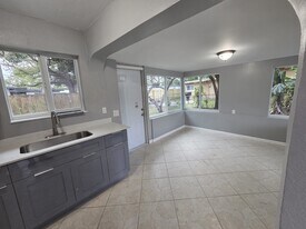 5720 Cleveland St in Hollywood, FL - Building Photo