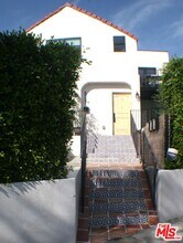 8587 Rugby Dr in West Hollywood, CA - Building Photo - Building Photo