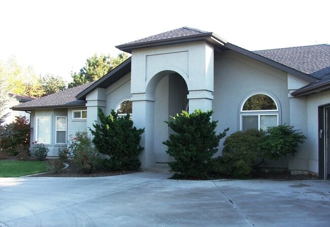 property at 1532 W Powder Ct