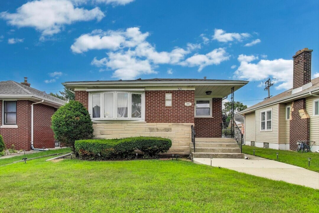 521 157th St in Calumet City, IL - Building Photo