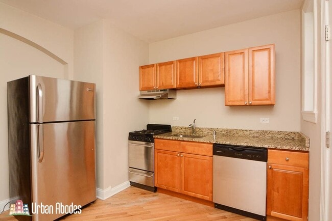 922 N Green Bay Rd, Unit A05C in Waukegan, IL - Building Photo - Building Photo