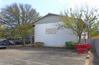 Redfield Apartments in Austin, TX - Foto de edificio - Building Photo