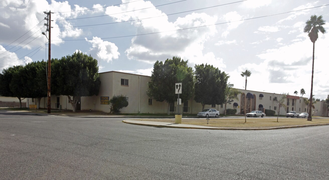 Palmera Apartments in Phoenix, AZ - Building Photo