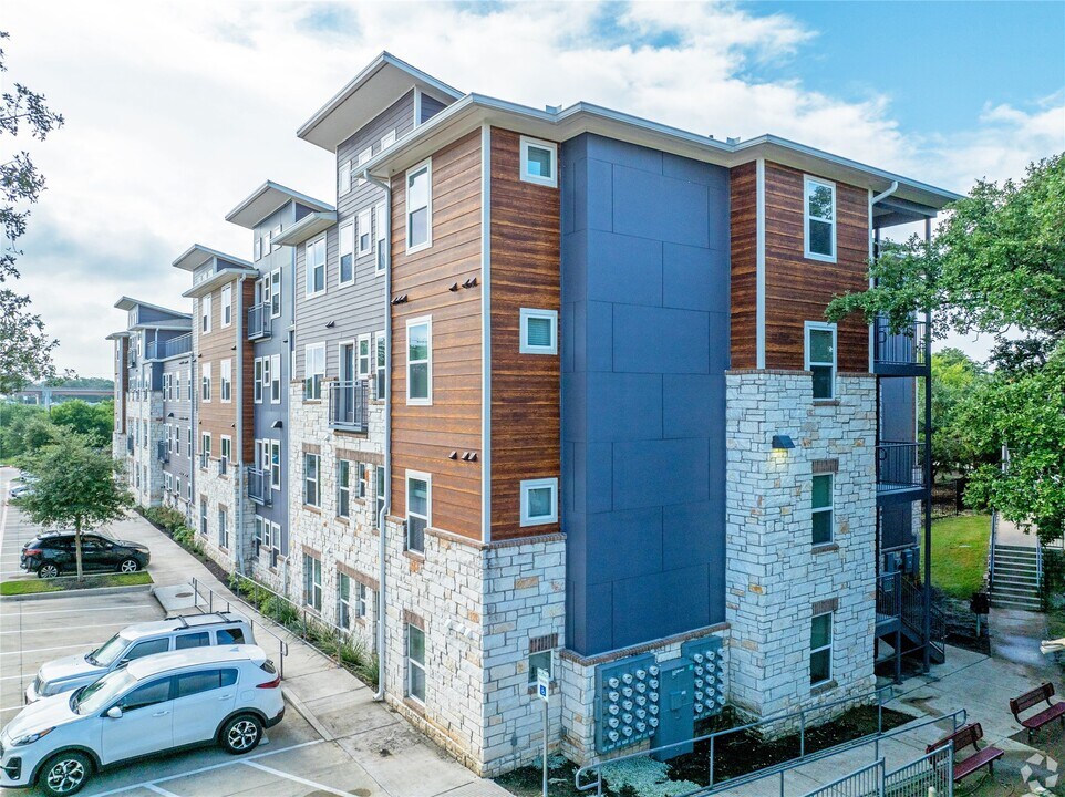 3300 Oak Creek Dr in Austin, TX - Foto de edificio