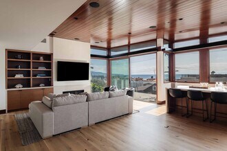 2215 Manhattan Ave in Hermosa Beach, CA - Building Photo - Building Photo
