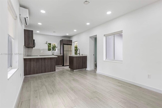 623 NE 61st St in Miami, FL - Foto de edificio - Building Photo