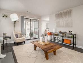 The Reserve at Ridgewood in Sandy Springs, GA - Building Photo - Building Photo