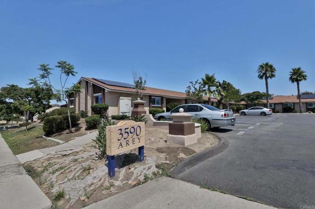 3590 Arey Dr in San Diego, CA - Building Photo