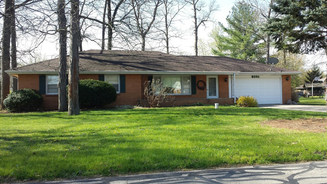 8201 W Lone Beech Dr in Muncie, IN - Foto de edificio