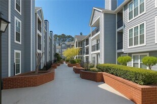 424 Granville Ct in Atlanta, GA - Building Photo