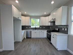 924 W Chestnut Ave in Santa Ana, CA - Building Photo - Building Photo