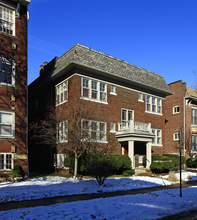 2745 Hampshire Rd in Cleveland Heights, OH - Foto de edificio