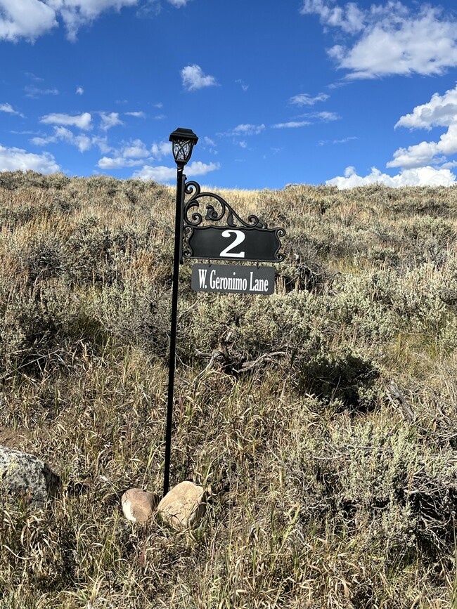 2 W Geronimo Ln in Pinedale, WY - Foto de edificio - Building Photo