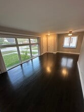 7010 Foster St in Morton Grove, IL - Foto de edificio - Building Photo