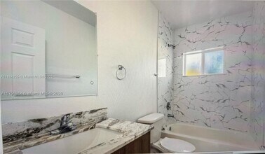 6240 NW 22nd Ct in Miami, FL - Building Photo - Building Photo