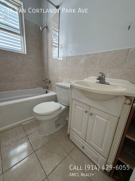 34 Van Cortlandt Park Ave in Yonkers, NY - Building Photo