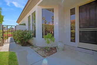 425 Desert Holly Dr in Palm Desert, CA - Building Photo - Building Photo