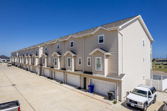 Breezeways of Encantada in Corpus Christi, TX - Building Photo - Building Photo