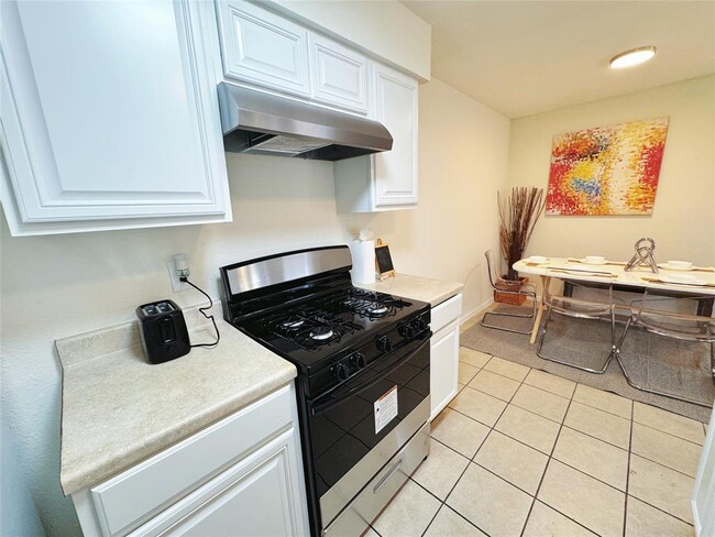 2405 Teri Rd in Austin, TX - Building Photo - Building Photo