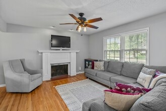 7917 W 92nd Pl in Overland Park, KS - Building Photo - Building Photo