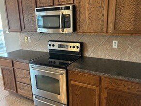 1233 Brownford Dr in Burleson, TX - Building Photo - Building Photo