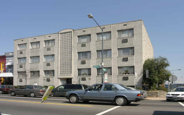 GEORGIA FLATS in Washington, DC - Foto de edificio - Building Photo