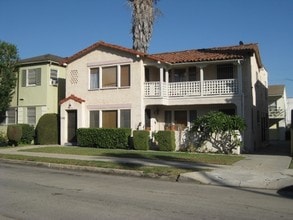 1136-1138 S Cochran Ave in Los Angeles, CA - Building Photo - Building Photo