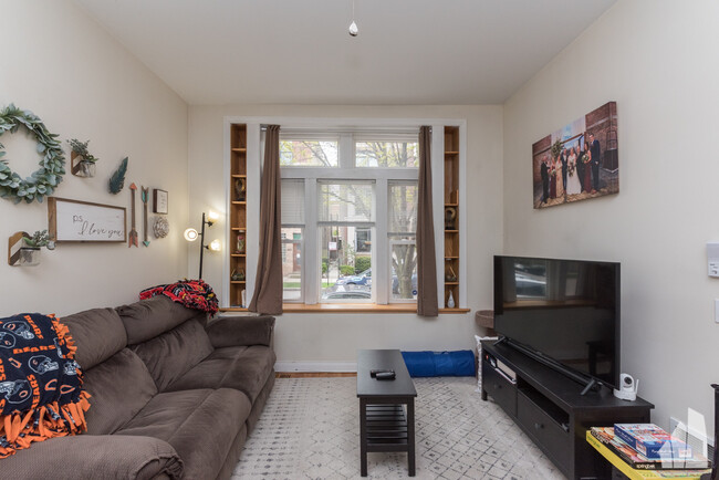 2702 W Thomas St in Chicago, IL - Building Photo - Building Photo