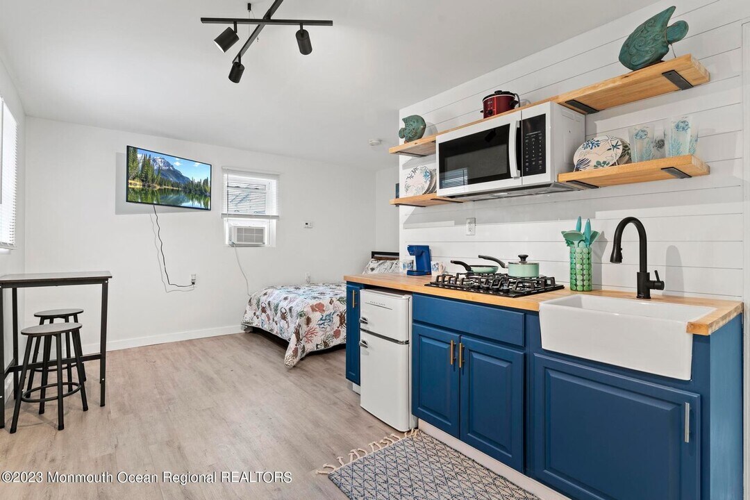 1007 Barnegat Ave in Seaside Heights, NJ - Building Photo