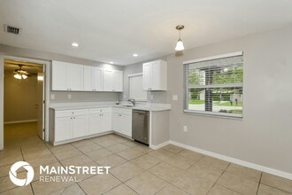 5432 Kensington St in Sarasota, FL - Building Photo - Building Photo