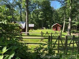 524 Barrack Hill Rd in Ridgefield, CT - Building Photo