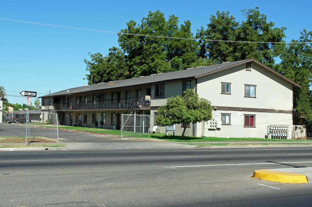 534 S Chestnut Ave in Fresno, CA - Foto de edificio