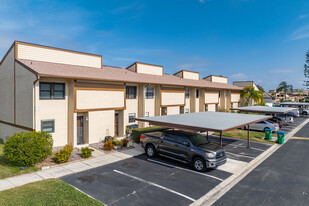 Townhomes at Lake Seminole in Seminole, FL - Building Photo
