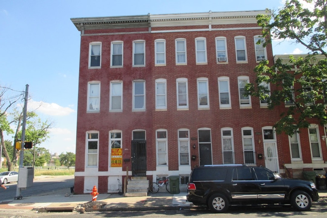 1001 W Fayette St in Baltimore, MD - Foto de edificio