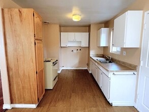 4747-4747 W 160th St in Lawndale, CA - Building Photo - Building Photo