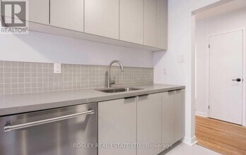 555 Birchmount Rd in Toronto, ON - Building Photo - Building Photo