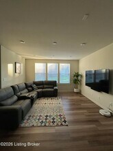 2848 Hamilton Springs Dr in Louisville, KY - Building Photo - Building Photo