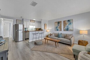 312 Bream Ave, Unit SI ID1502000P in Fort Walton Beach, FL - Building Photo